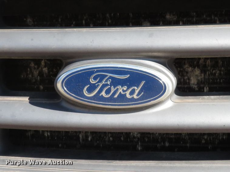 image for item HV9633 2001 Ford F450 Super Duty  flatbed truck