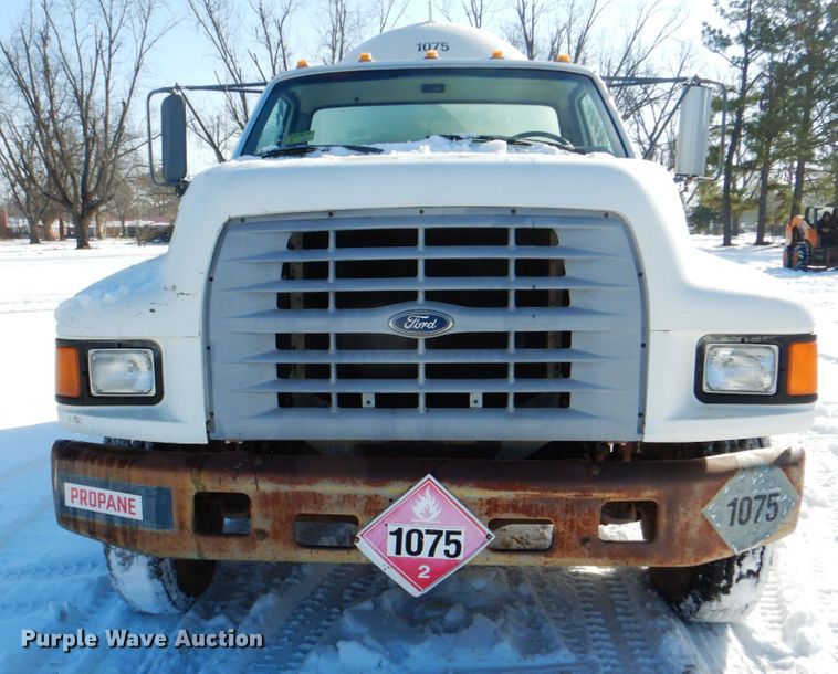 image for item HW9876 1998 Ford F700  propane truck