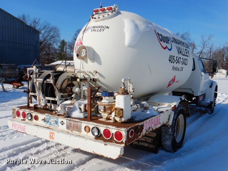 image for item HW9876 1998 Ford F700  propane truck