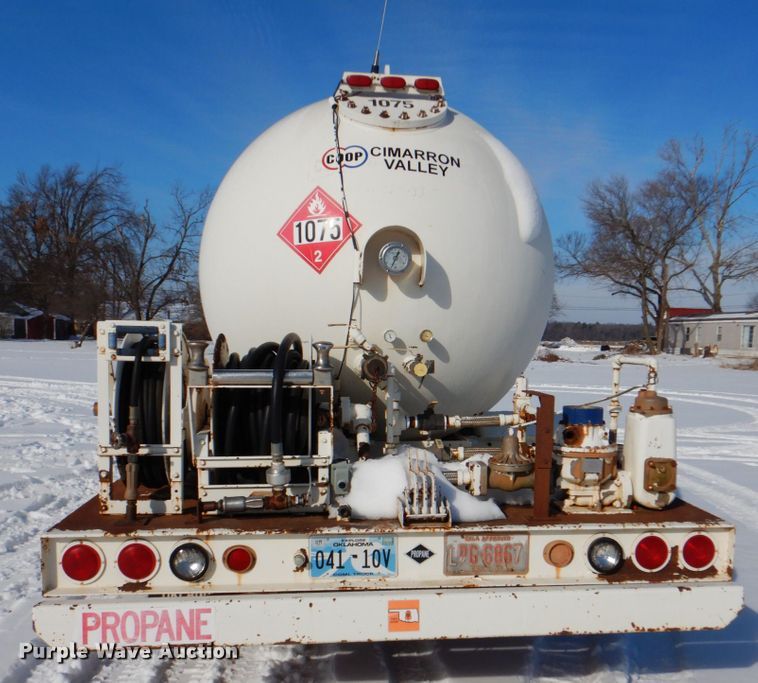 image for item HW9876 1998 Ford F700  propane truck