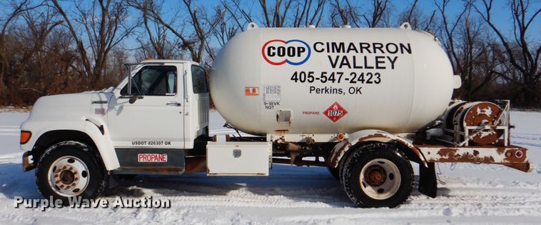 image for item HW9876 1998 Ford F700  propane truck
