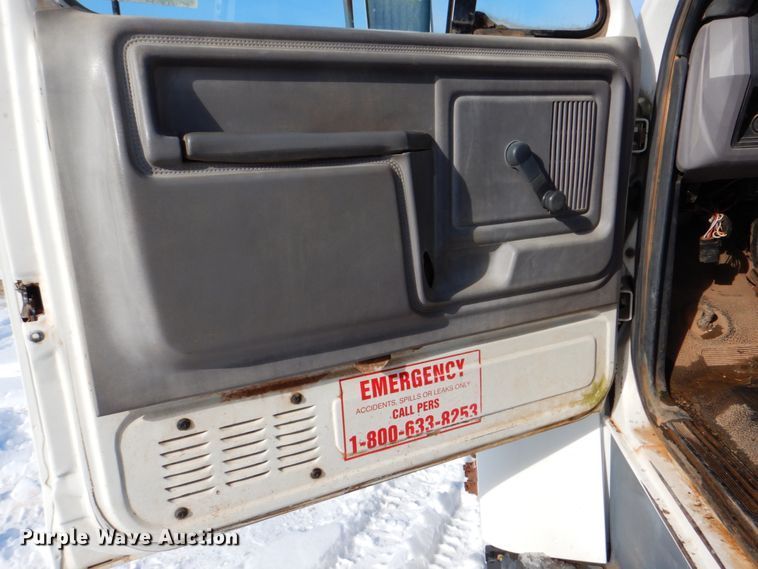 image for item HW9876 1998 Ford F700  propane truck