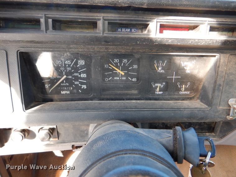 image for item HW9876 1998 Ford F700  propane truck