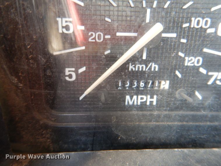 image for item HW9876 1998 Ford F700  propane truck