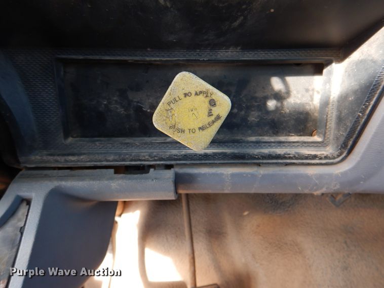 image for item HW9876 1998 Ford F700  propane truck