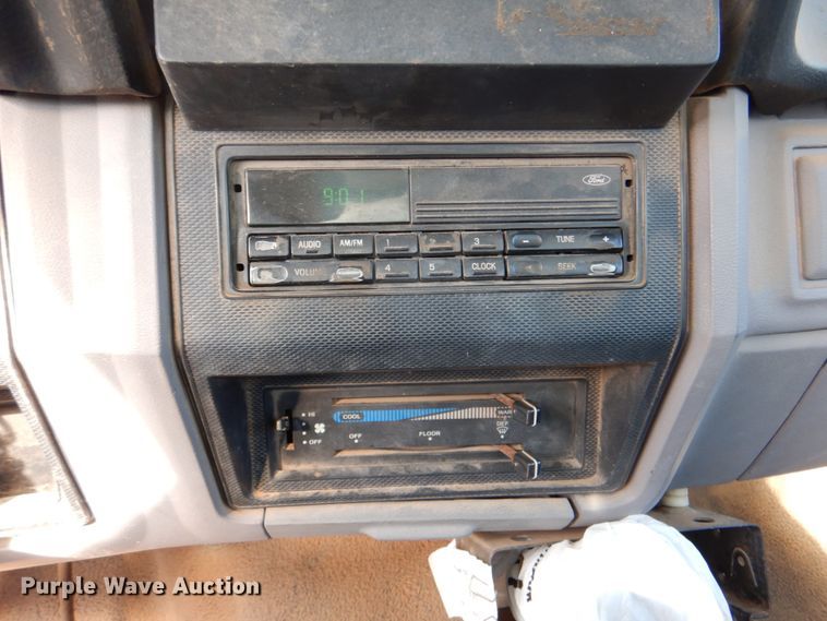 image for item HW9876 1998 Ford F700  propane truck