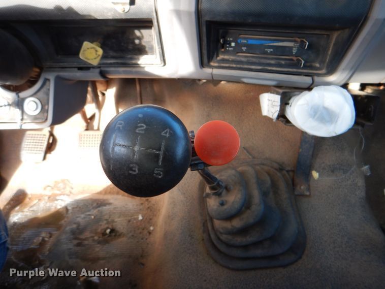 image for item HW9876 1998 Ford F700  propane truck