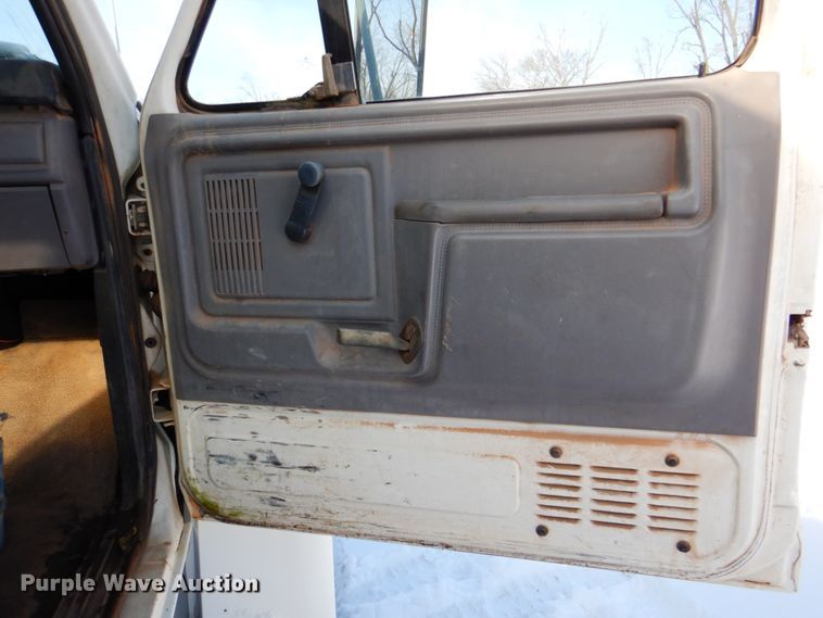 image for item HW9876 1998 Ford F700  propane truck