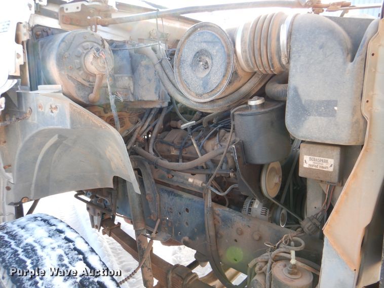 image for item HW9876 1998 Ford F700  propane truck