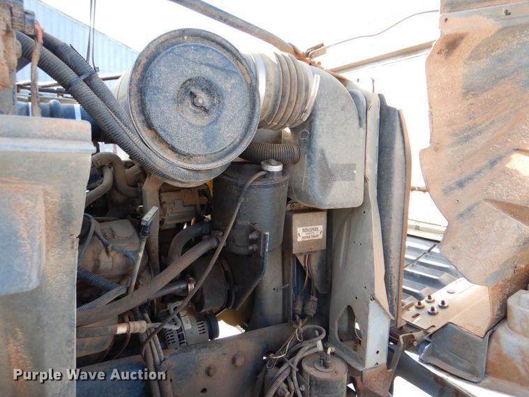 image for item HW9876 1998 Ford F700  propane truck