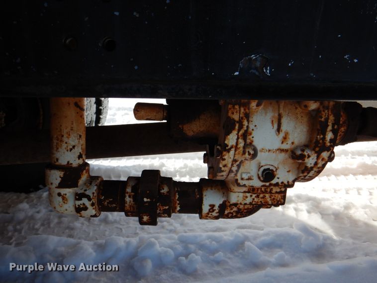 image for item HW9876 1998 Ford F700  propane truck