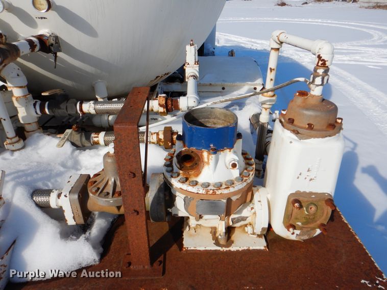 image for item HW9876 1998 Ford F700  propane truck