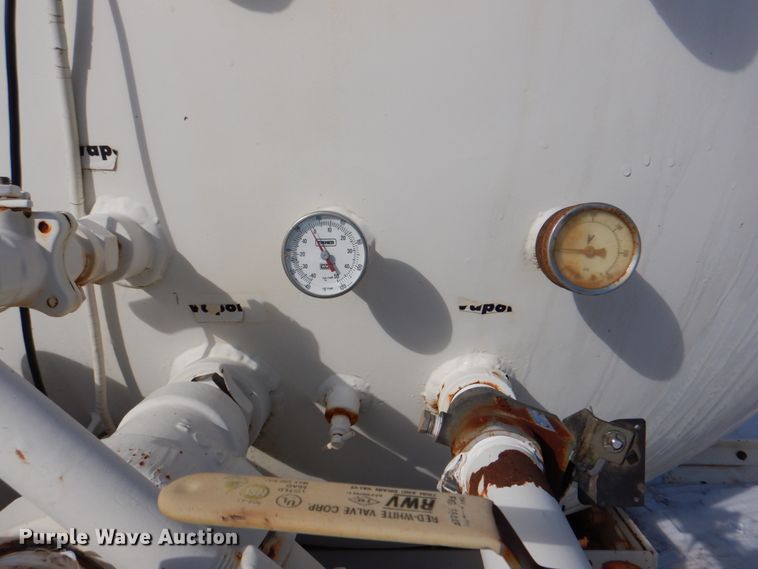 image for item HW9876 1998 Ford F700  propane truck