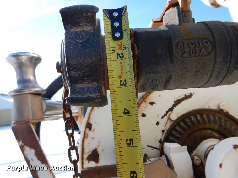 image for item HW9876 1998 Ford F700  propane truck