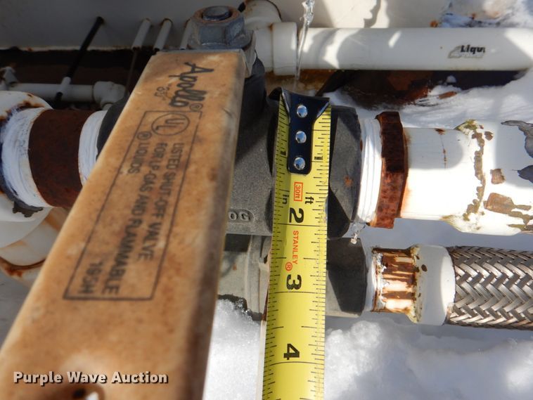 image for item HW9876 1998 Ford F700  propane truck