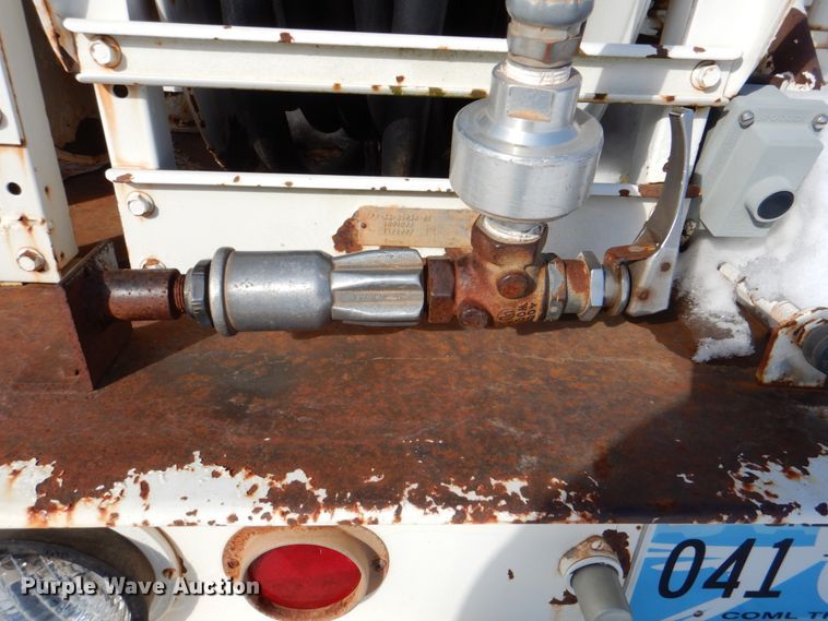 image for item HW9876 1998 Ford F700  propane truck