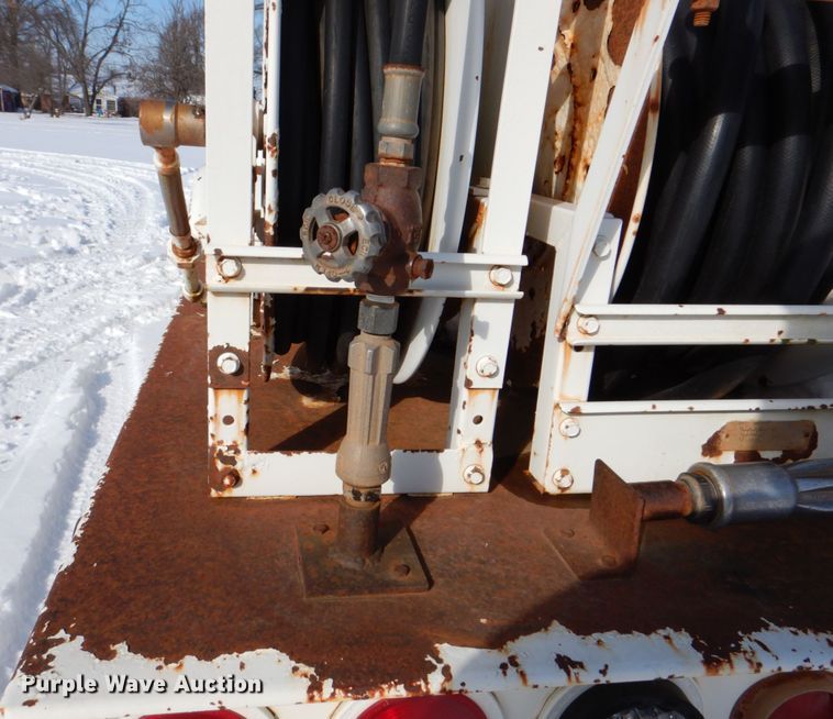 image for item HW9876 1998 Ford F700  propane truck