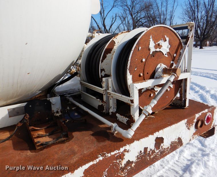 image for item HW9876 1998 Ford F700  propane truck