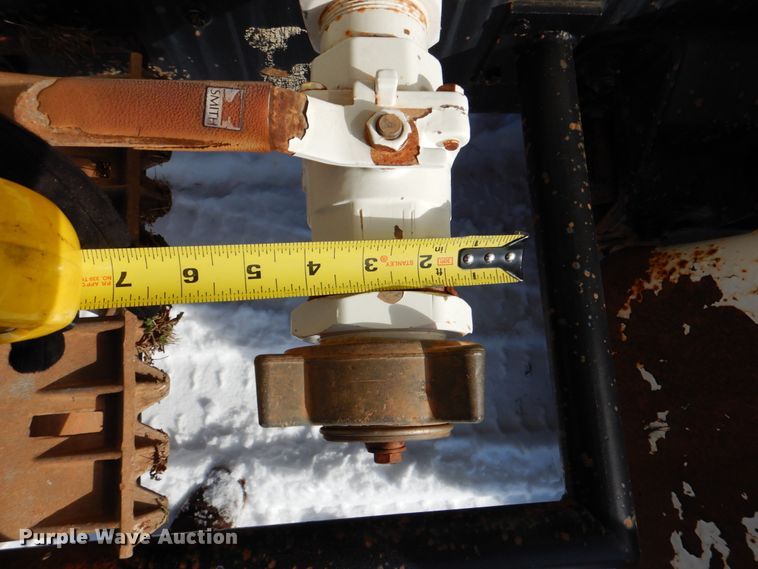 image for item HW9876 1998 Ford F700  propane truck