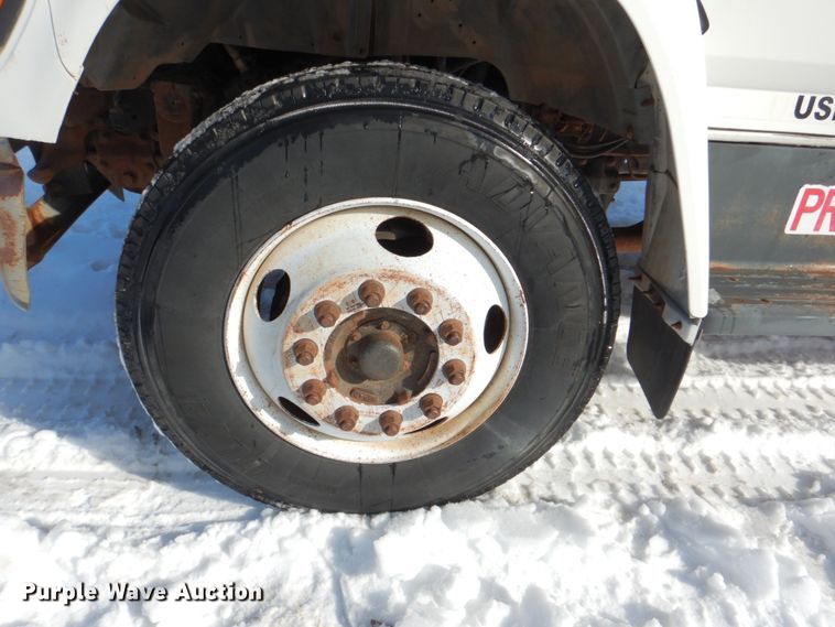 image for item HW9876 1998 Ford F700  propane truck