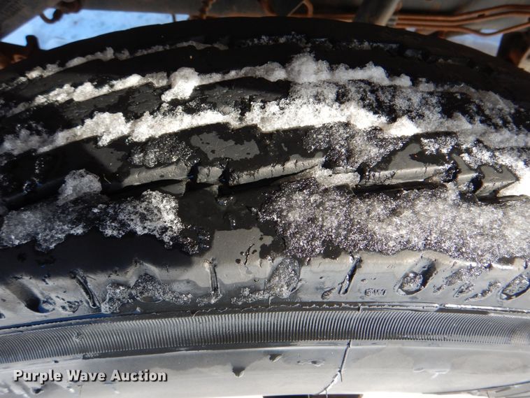 image for item HW9876 1998 Ford F700  propane truck