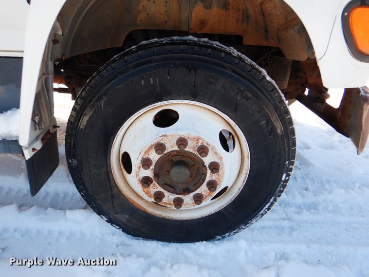 image for item HW9876 1998 Ford F700  propane truck