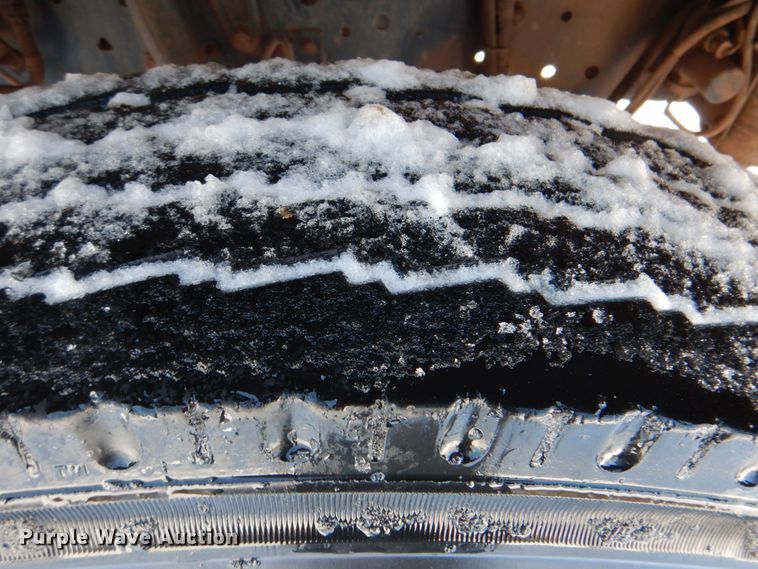 image for item HW9876 1998 Ford F700  propane truck