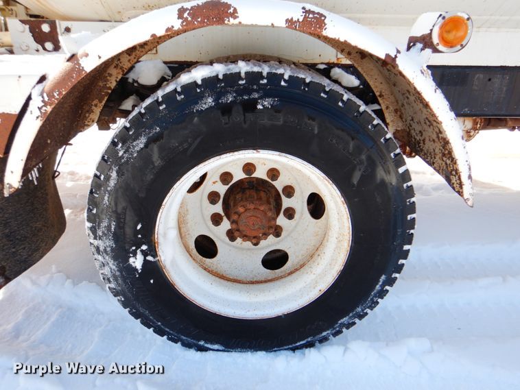 image for item HW9876 1998 Ford F700  propane truck