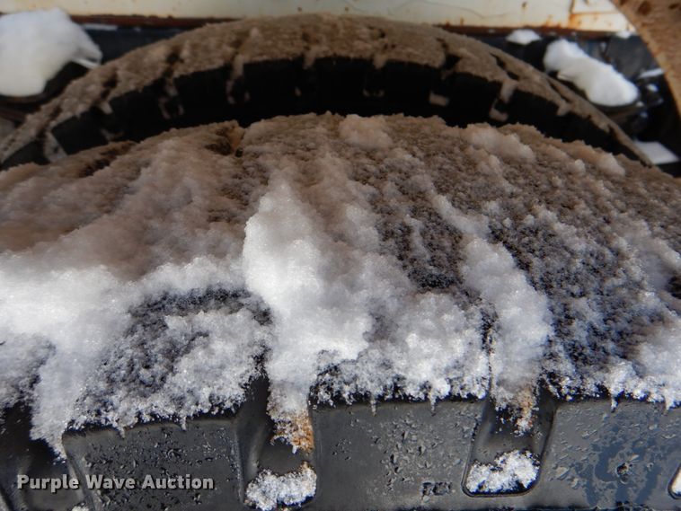 image for item HW9876 1998 Ford F700  propane truck