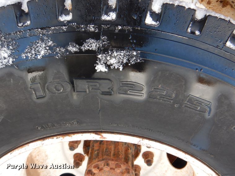 image for item HW9876 1998 Ford F700  propane truck