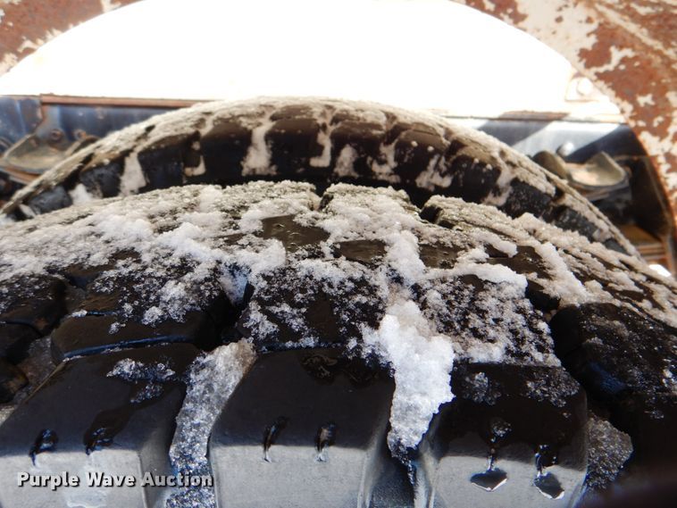 image for item HW9876 1998 Ford F700  propane truck