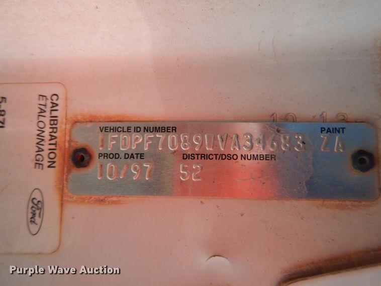 image for item HW9876 1998 Ford F700  propane truck