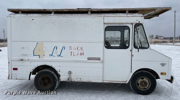 image for item HX9807 1975 Chevrolet  delivery truck