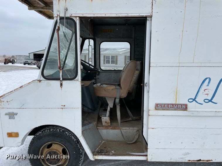 image for item HX9807 1975 Chevrolet  delivery truck