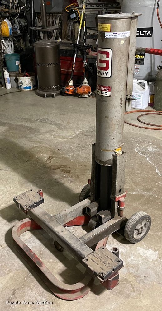 image for item HX9812 St Joseph Gray pneumatic floor jack