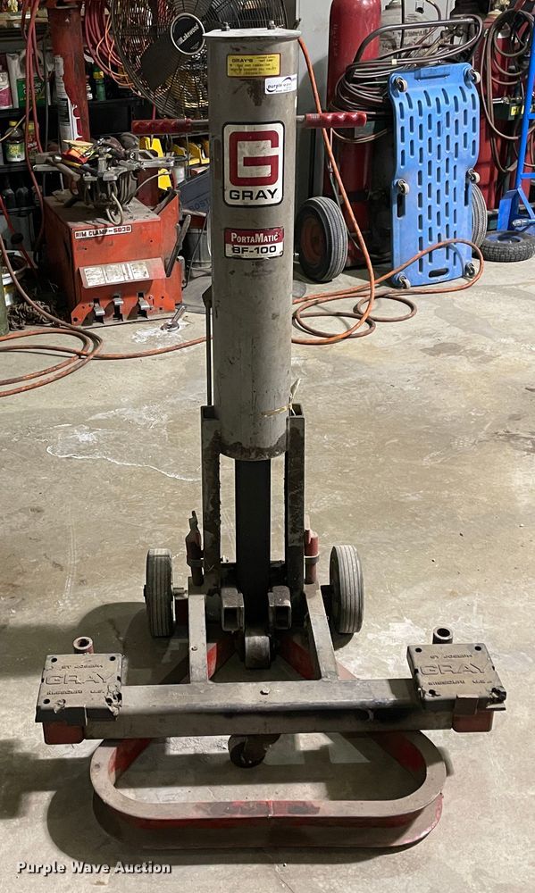 image for item HX9812 St Joseph Gray pneumatic floor jack