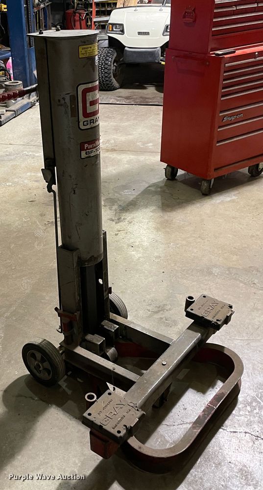 image for item HX9812 St Joseph Gray pneumatic floor jack