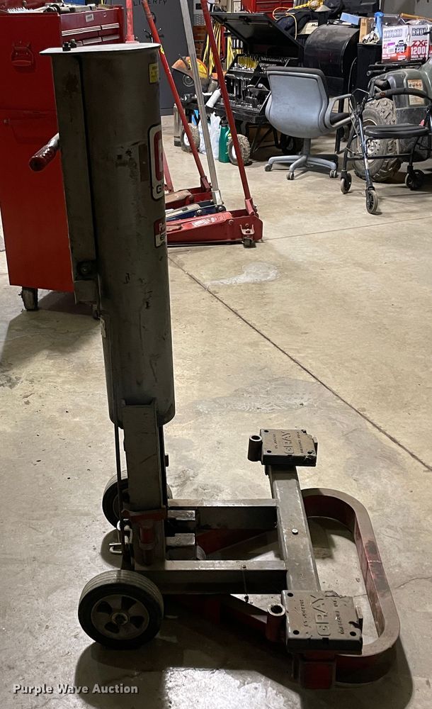 image for item HX9812 St Joseph Gray pneumatic floor jack