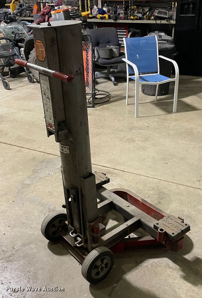 image for item HX9812 St Joseph Gray pneumatic floor jack