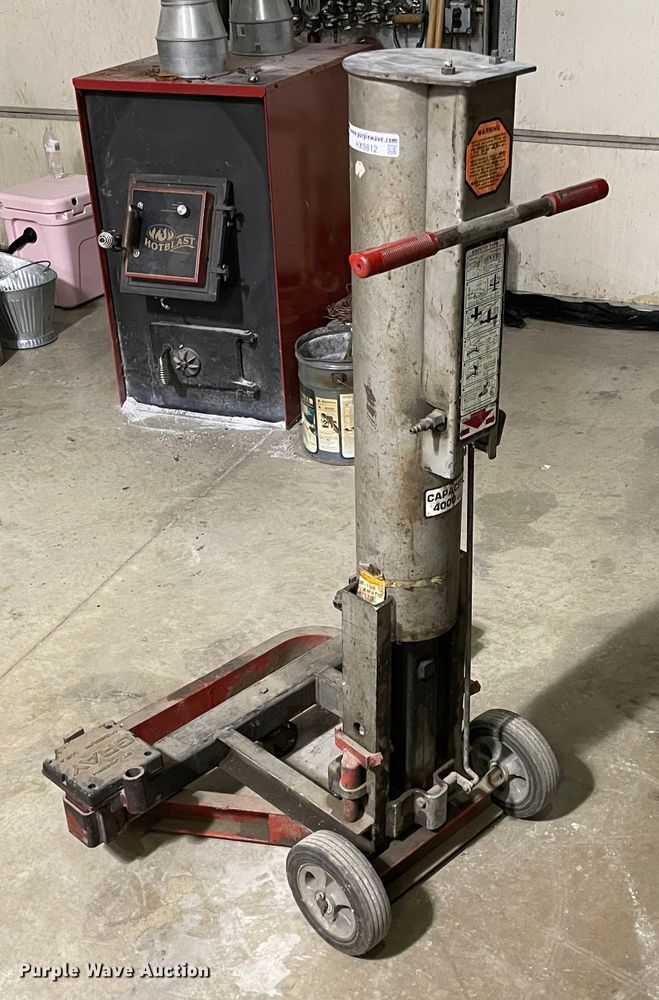 image for item HX9812 St Joseph Gray pneumatic floor jack