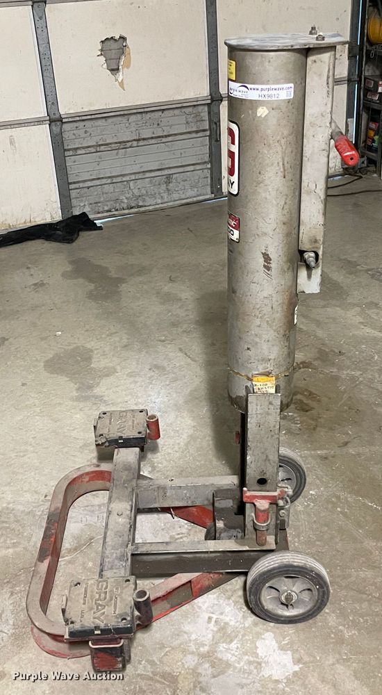 image for item HX9812 St Joseph Gray pneumatic floor jack