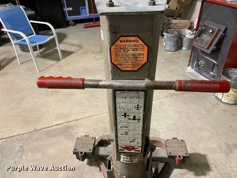 image for item HX9812 St Joseph Gray pneumatic floor jack