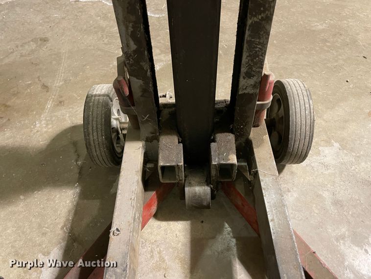 image for item HX9812 St Joseph Gray pneumatic floor jack