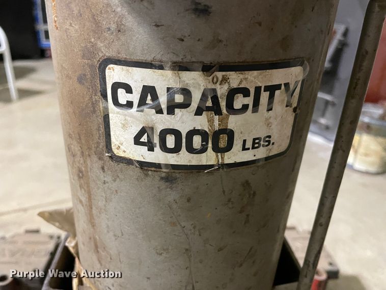 image for item HX9812 St Joseph Gray pneumatic floor jack