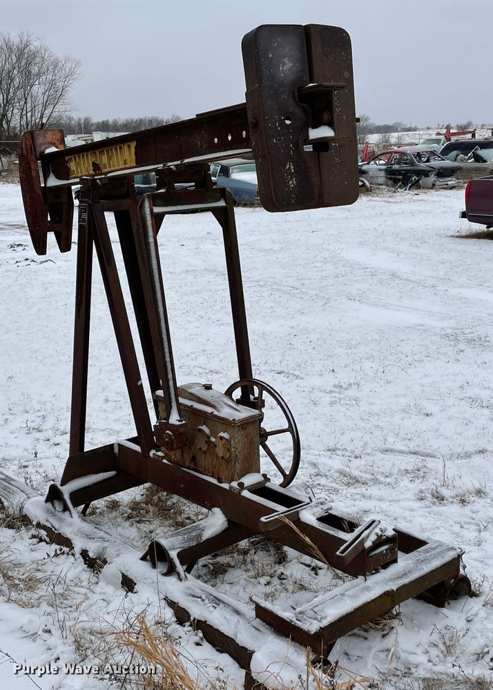 image for item HX9813 (2) oil pump-jacks