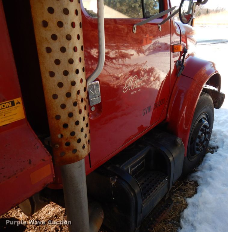 image for item IA9370 1992 International 4700  dump truck