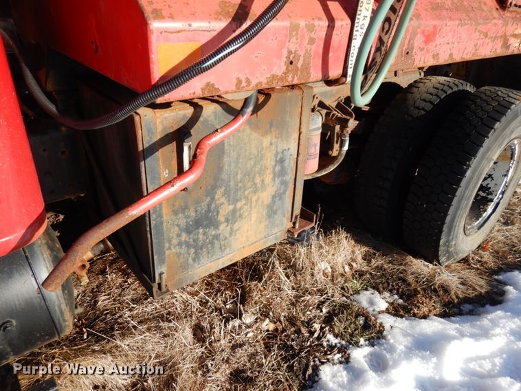 image for item IA9370 1992 International 4700  dump truck