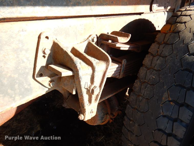 image for item IA9370 1992 International 4700  dump truck