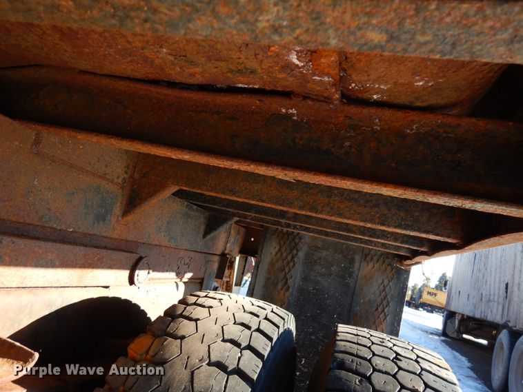 image for item IA9370 1992 International 4700  dump truck