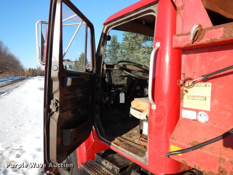 image for item IA9370 1992 International 4700  dump truck